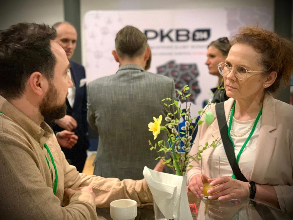 Networking dla introwertyków: jak odnieść sukces na eventach biznesowych bez udawania